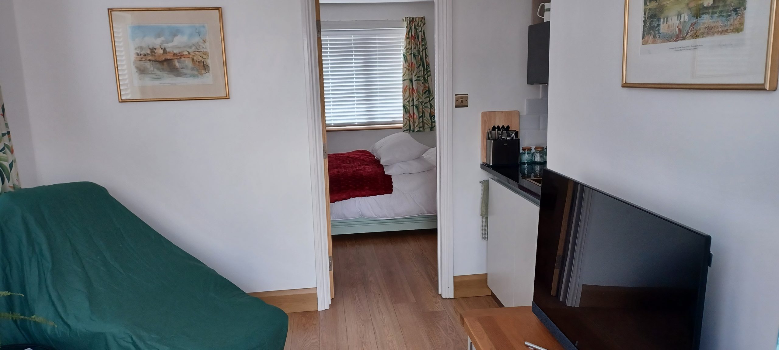 Harrowdene-Dorset-UK-sitting-room-tv-dvd